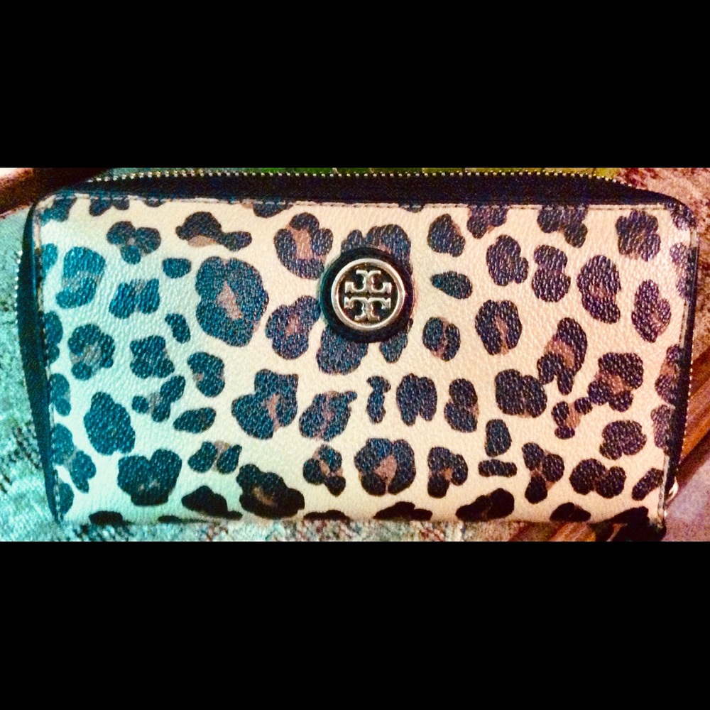 Tory Burch Leopard Print w/zipper wallet